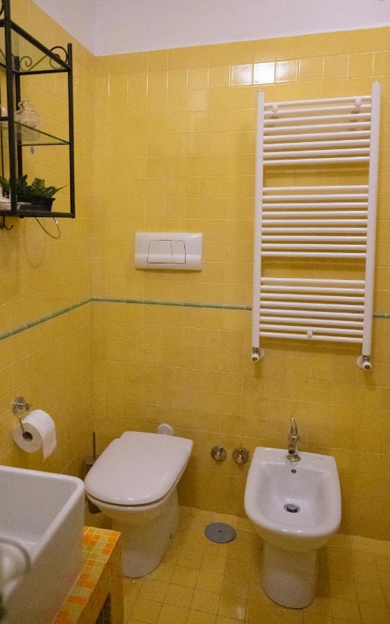 Casa "Kapri" Da Eva - Salerno Centro Con Self Check-In Apartment Bagian luar foto